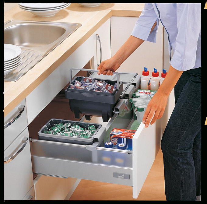 Функціональний простір Функціональна організація простору під мийкою: зручний доступ до всіх предметів.