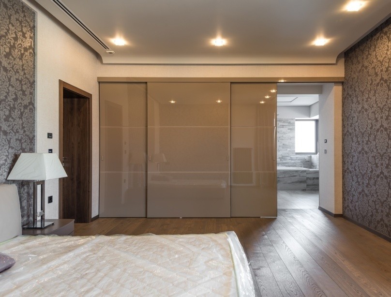 Шафа з підсвіткою Шафа-купе з вбудованими світильниками на фасадах, сучасний дизайн 2026