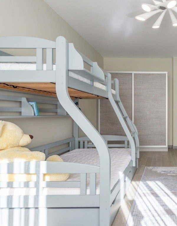 Комбіновані фасади Шафа-купе з комбінацією матових і глянцевих фасадів, дизайн 2026