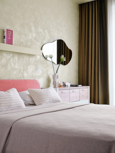 Зелені оксамитові штори Розкішна спальня 2026 з зеленими оксамитовими шторами для затишку та звукоізоляції.