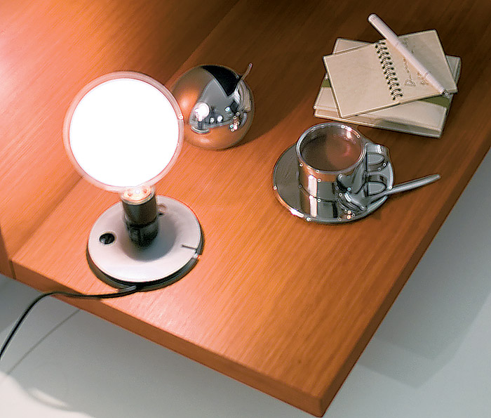 Сучасний інтер'єр спальні Стильна спальня з великим ліжком та організацією зберігання