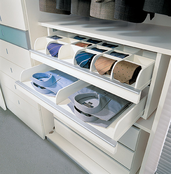 Індивідуальний проект Спальня з індивідуальним проектом та сучасними меблями для спальні.