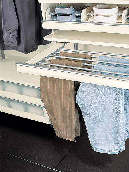 Затишне ліжко Затишна спальня з м'якими деталями та великим ліжком