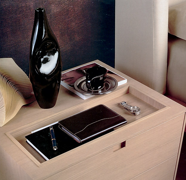 М'яка спальня Спальня з м'якими текстурами і сучасними елементами для організації