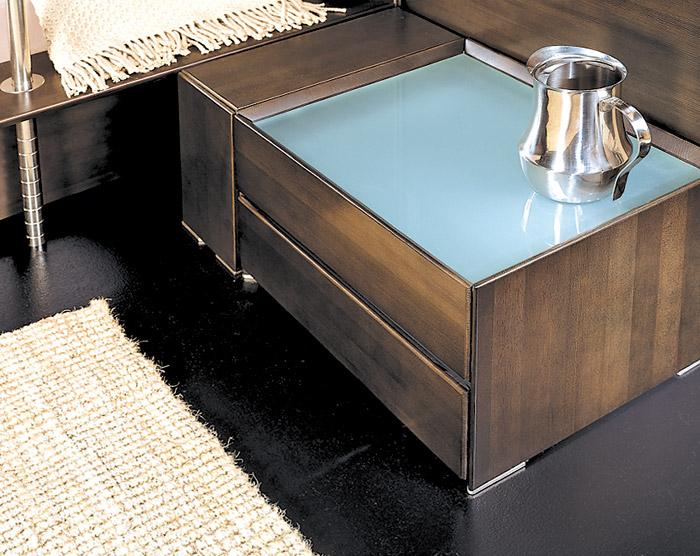 Функціональна спальня Сучасна спальня з простором для зберігання та стильними аксесуарами