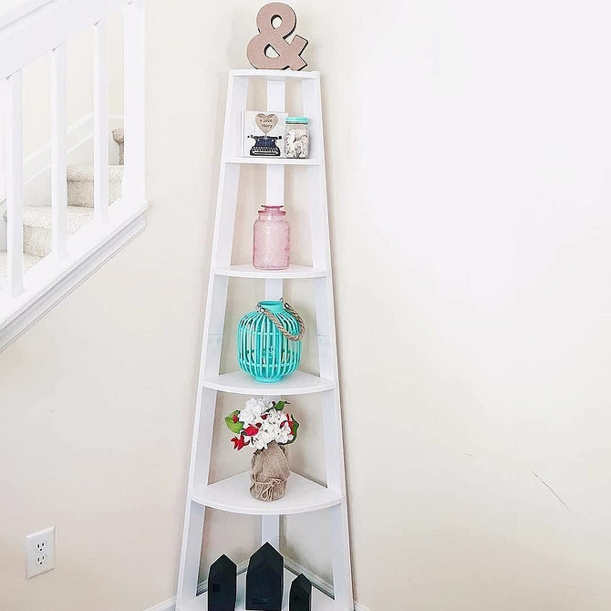 Кутові полиці у вітальні Кутові полиці в інтер'єрі вітальні, стильні рішення для організації простору у 2026