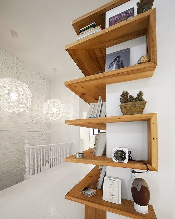 Стиль та функціональність Стильна кутова полиця в сучасному інтер'єрі, тренд 2026 року. Зручність та естетика