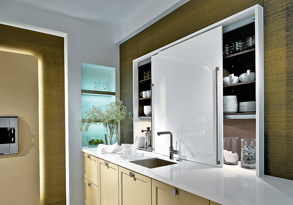 Стиль та комфорт Поєднання стилю та зручного відкривання дверцят у дизайні кухонних шаф.