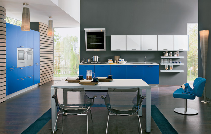 Текстиль та квіти Вишуканий приклад сервірування обіднього столу з використанням текстилю та квітів.