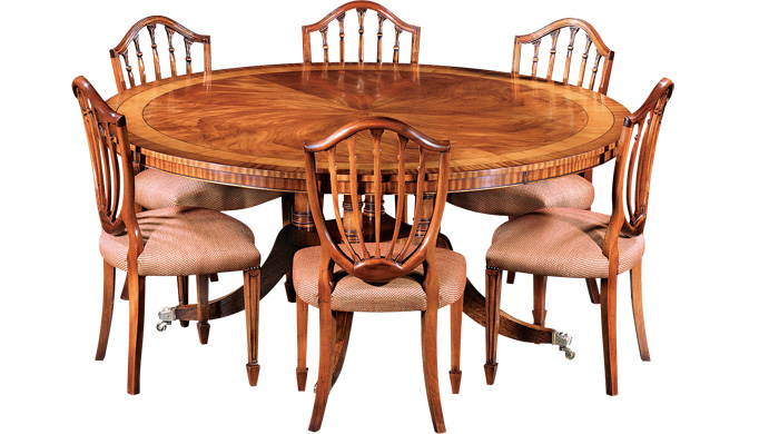 Комфортна обідня зона Натхненний дизайн обідньої зони з комфортними стільцями для сімейних застіль.